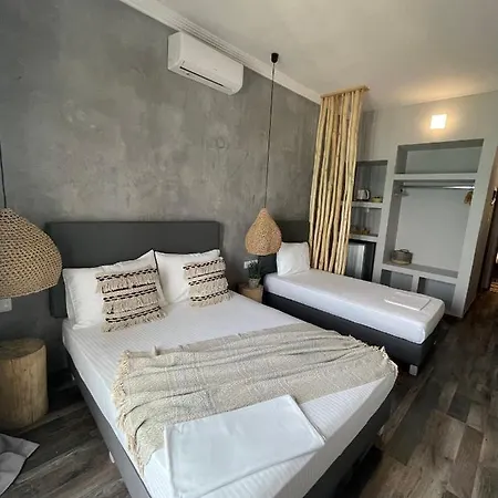 Xenios Hotel *
