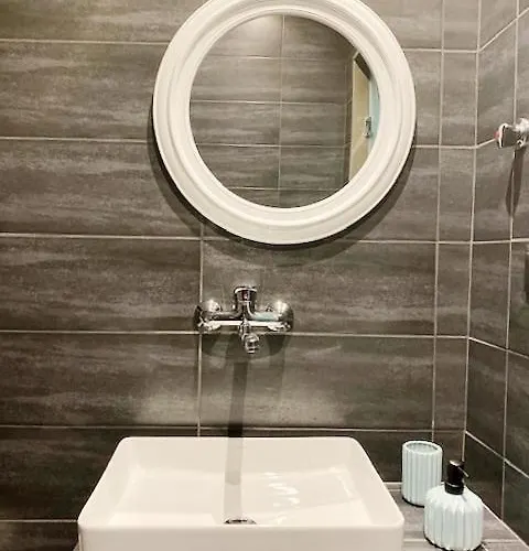 Xenios Hotel *