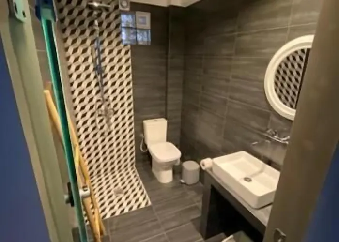 Xenios Hotel *